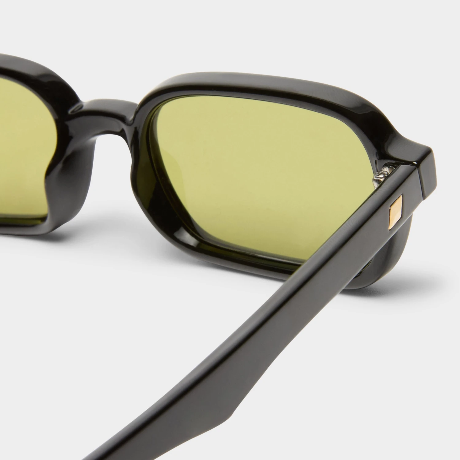 Le Specs PILFERER | BLACK OLIVE MONO 6 Le Specs PILFERER | BLACK OLIVE MONO - Image 4