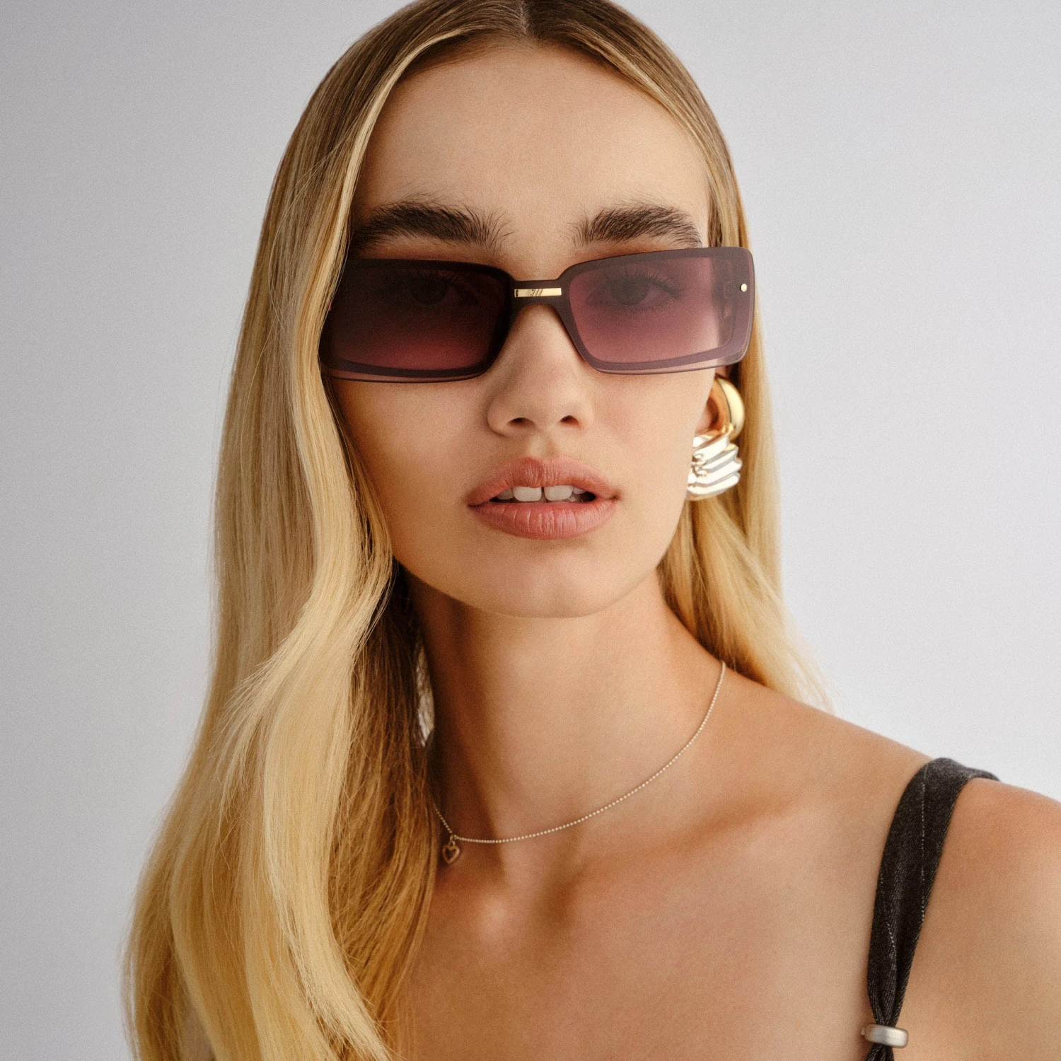 Le Specs EVASION | CHERRY LACQUER 4 Le Specs EVASION | CHERRY LACQUER - Image 2