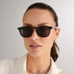 Le Specs CLUB ROYALE | BLACK SMOKE MONO 13 Le Specs CLUB ROYALE | BLACK SMOKE MONO -Le Specs a1575826dd12a6289682dcffd02c78df