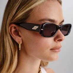 Le Specs NUMERO CUATRO | OBSIDIAN BLACK -Le Specs fb7eca7e1520e439759d7682e54e91ac